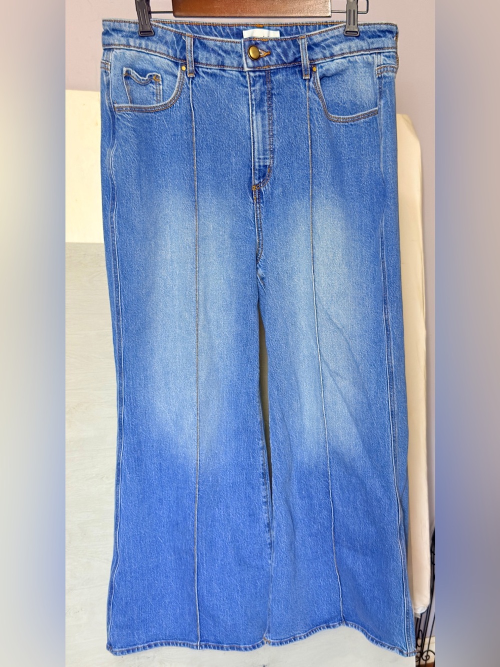 LOFT ‘The Super Flare’ light blue wide leg denim jeans Women’s size 14/32 | g
